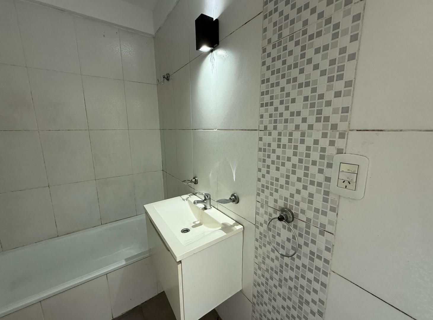 Foto de Departamento de dos ambientes en Alquiler en Wilde Centro, imagen 3