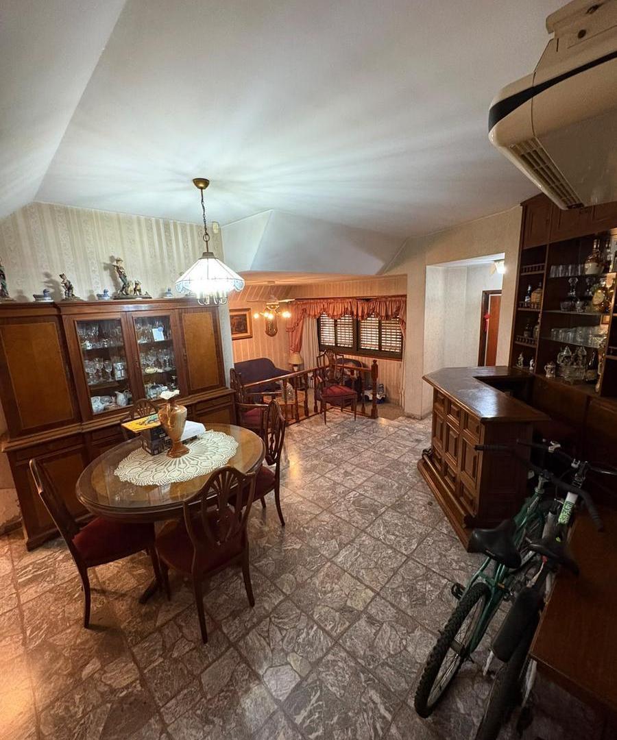 Foto de Casa de Cuatro ambientes con Quincho, Pileta y Garage en Venta en, imagen 4