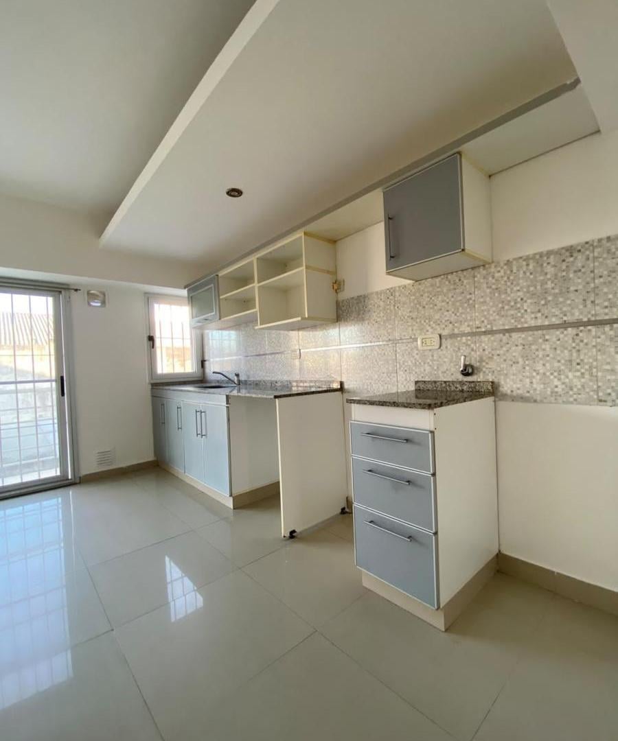 Foto de Departamento dos ambientes con patio en Alquiler en Wilde Centro, imagen 5