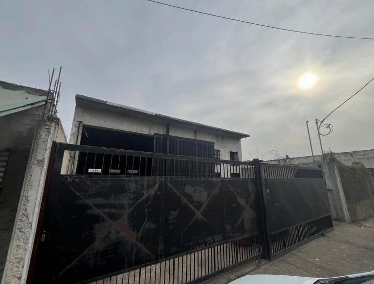 Foto de Amplio Galpón a la venta en Bosques Florencio Varela, imagen 1