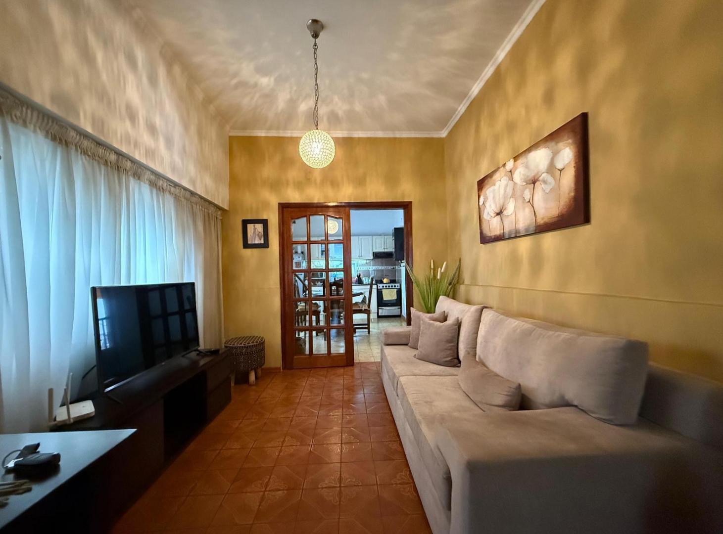 Foto de Casa cuatro ambientes jardin cochera terraza en venta en Wilde, imagen 5