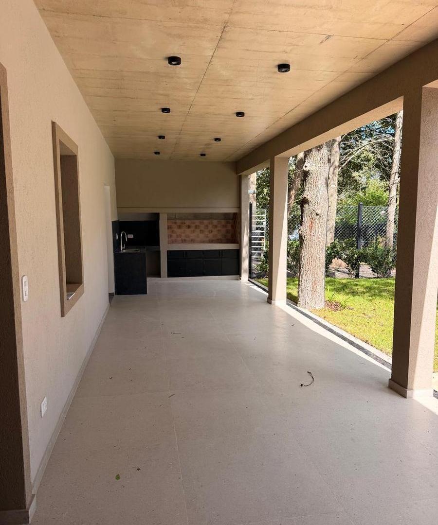 Foto de Casa en venta cuatro ambientes parque pileta cochera hudson el, imagen 3