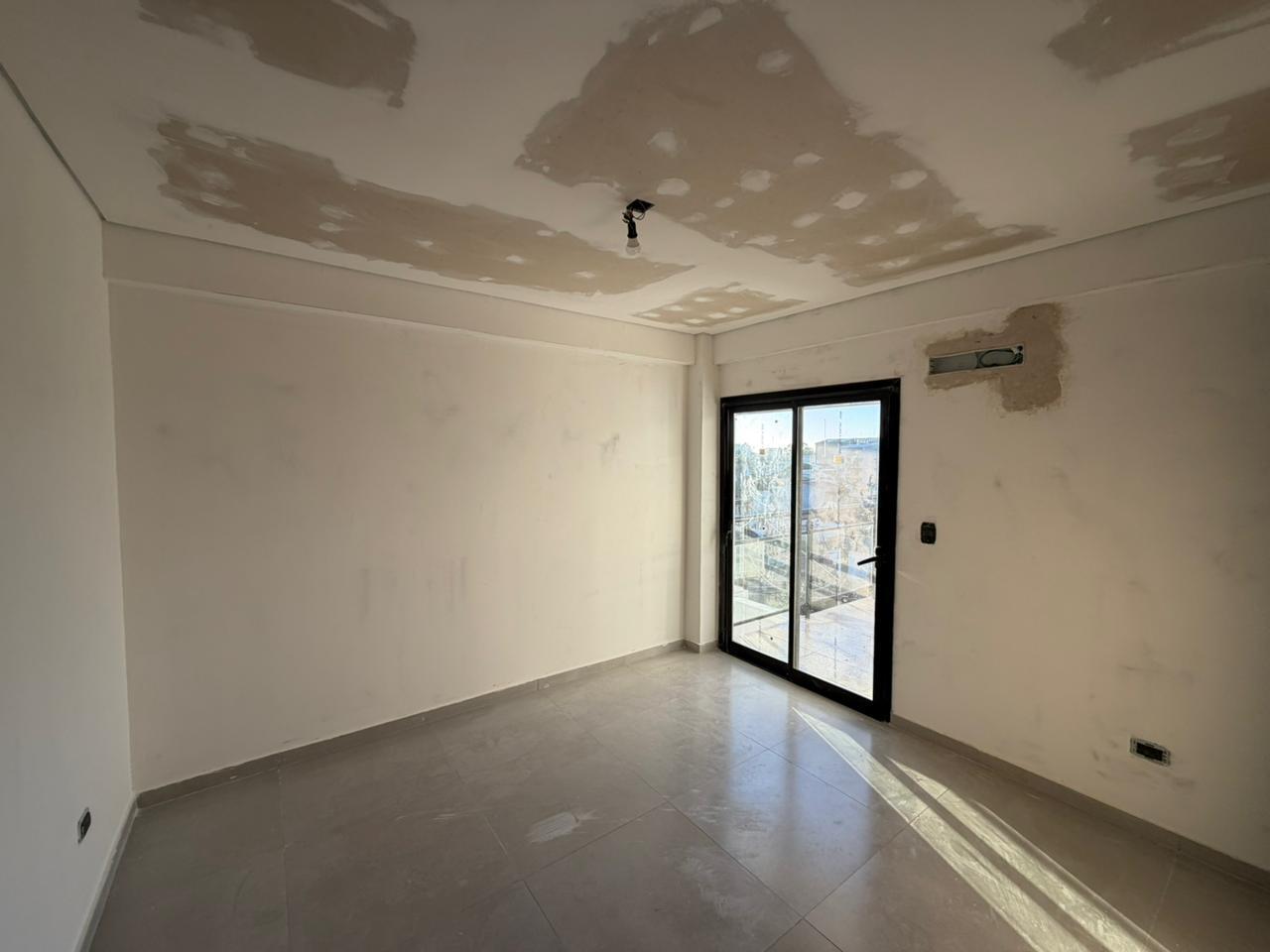 Foto de Departamento tres ambientes cochera en alquiler bernal centro, imagen 2