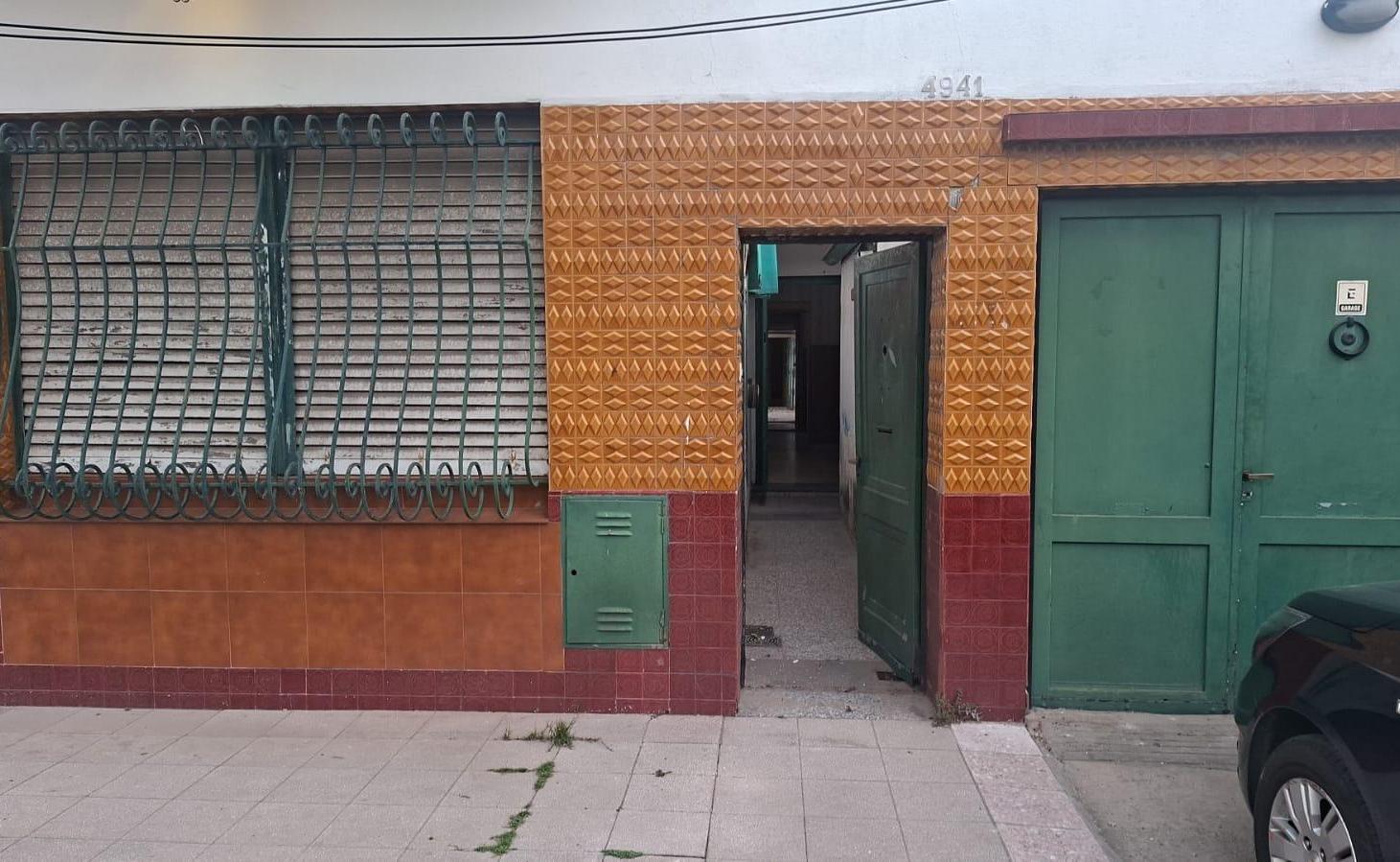 Foto de Casa a reciclar 3 ambientes en venta wilde frente, imagen 1