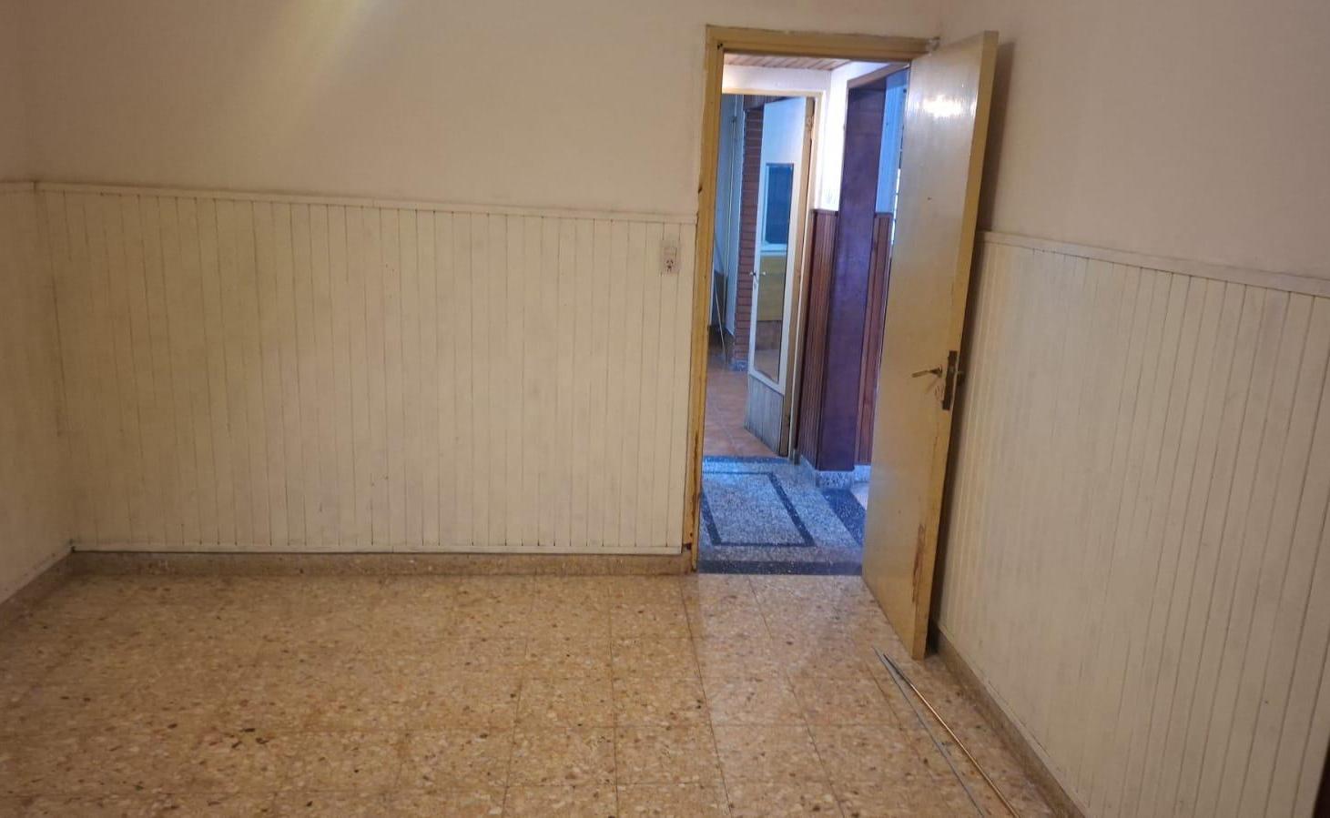 Foto de Casa a reciclar 3 ambientes en venta wilde frente, imagen 4