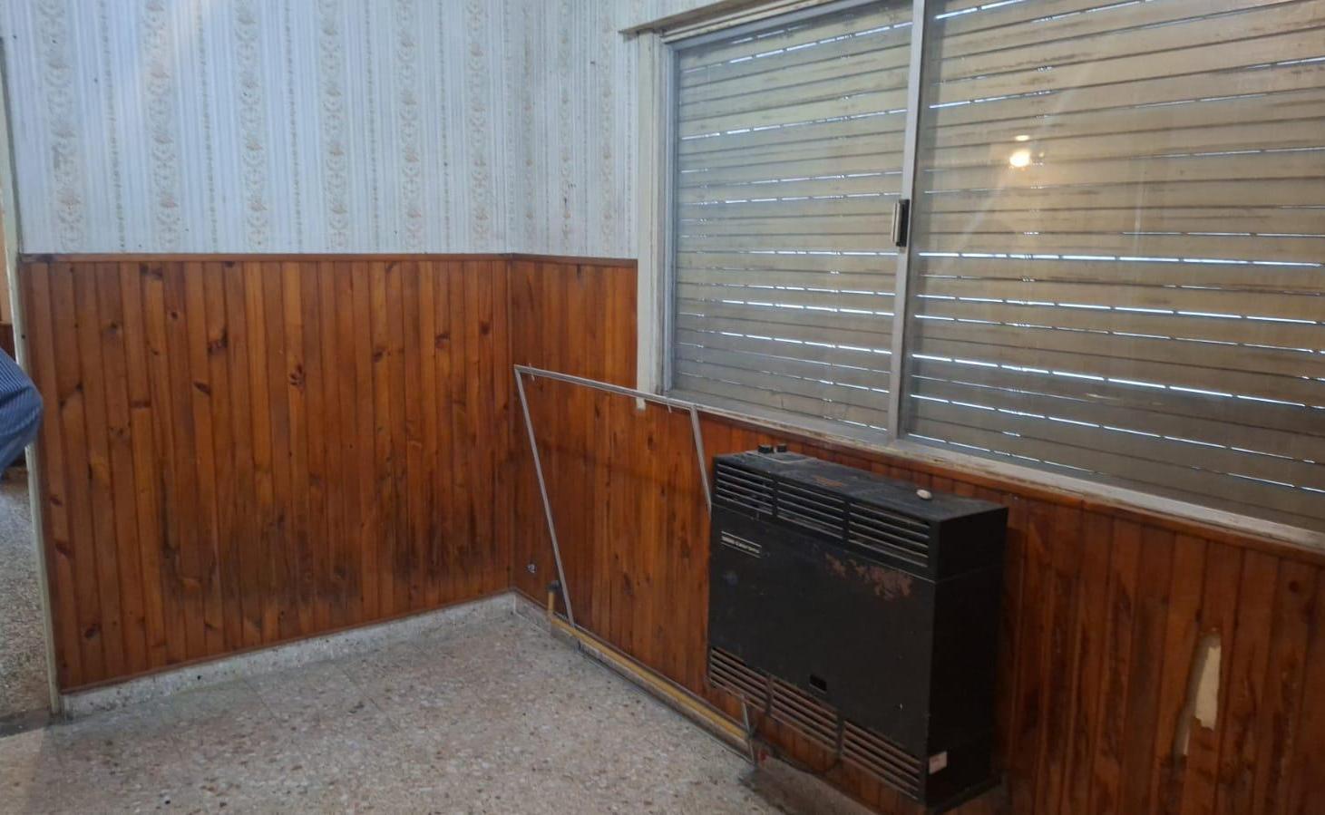 Foto de Casa a reciclar 3 ambientes en venta wilde frente, imagen 5