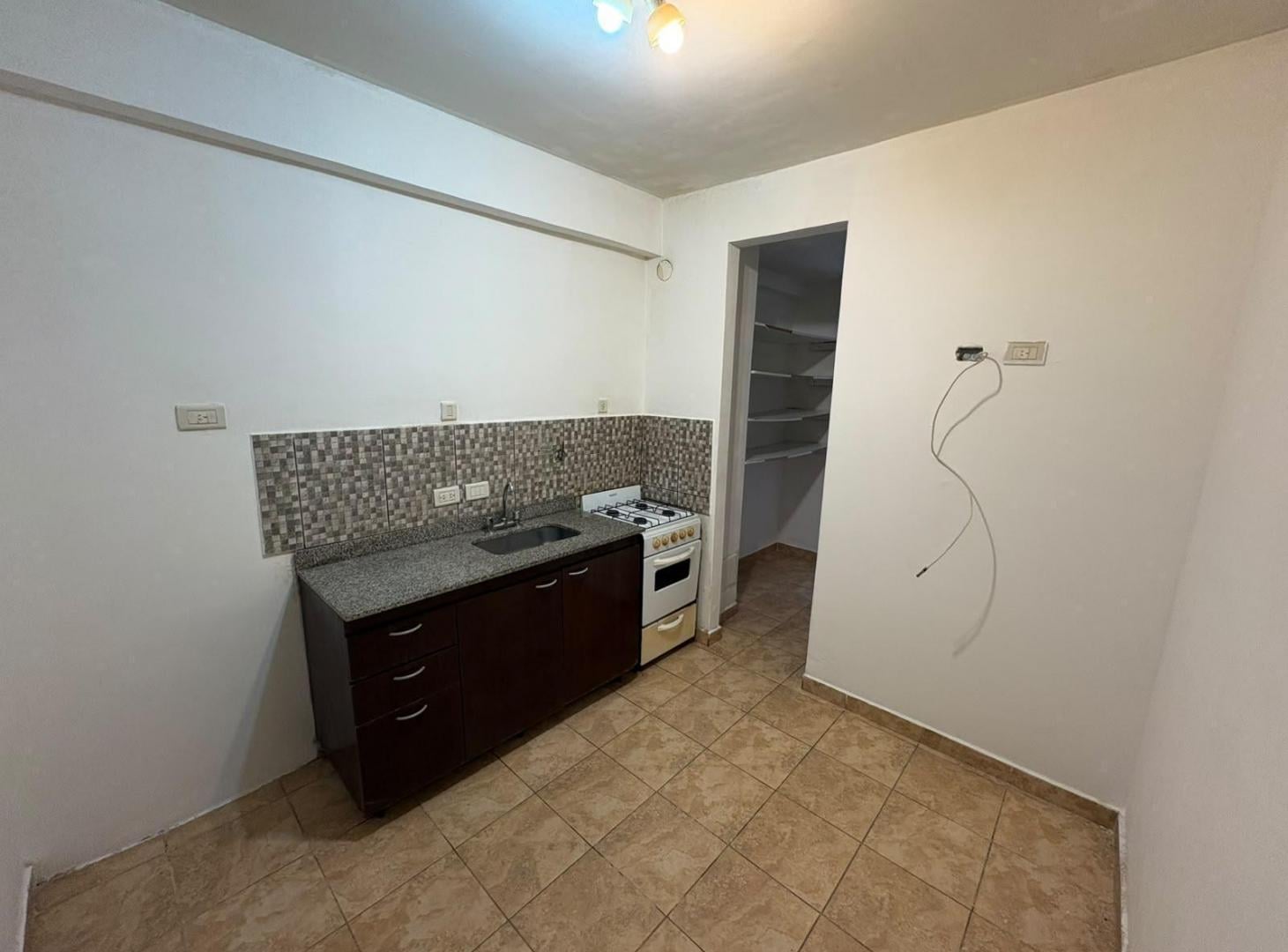 Foto de Departamento de ambiente y medio con patio en alquiler en Avellaneda, imagen 4