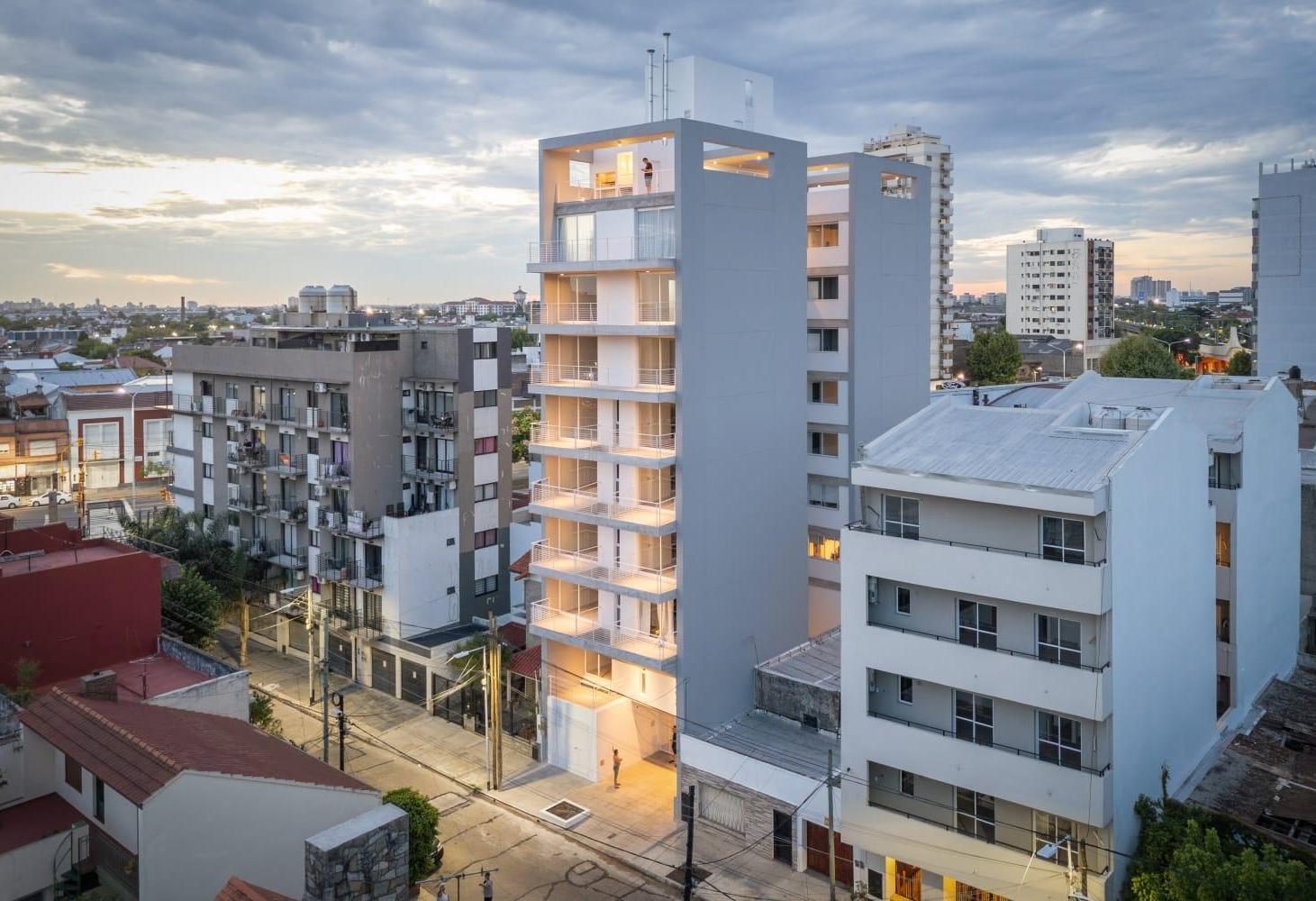 Foto de Departamento de tres ambientes a la venta en Sarandi, imagen 1