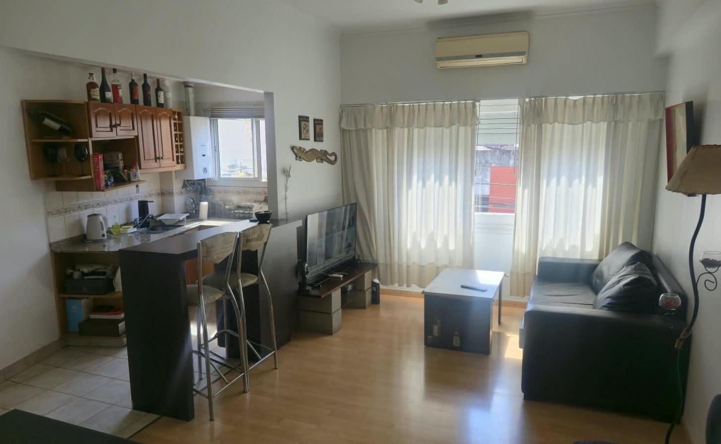 Foto de Departamento de tres ambientes por escalera en Venta en Avellaneda, imagen 3