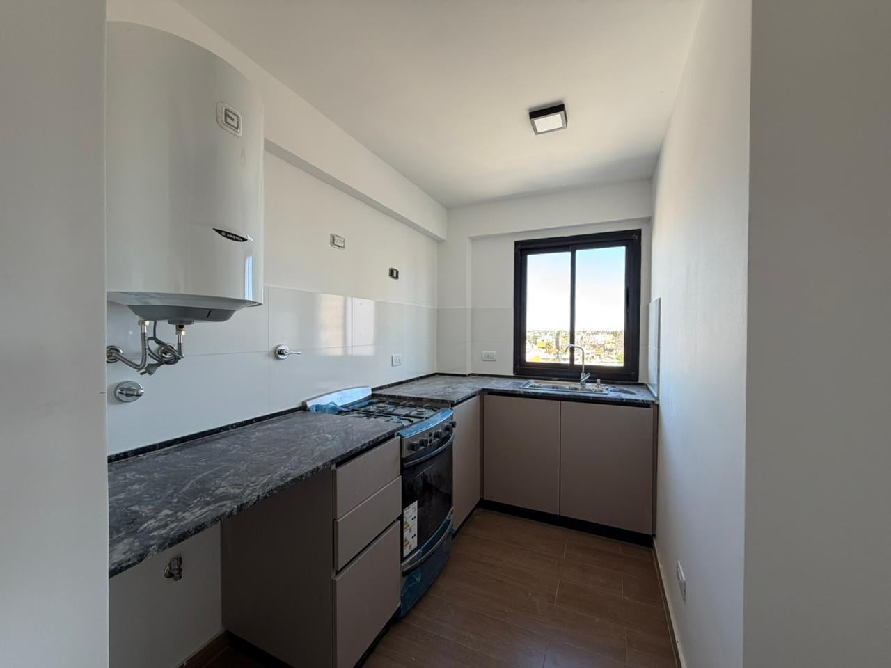 Foto de Departamento de dos ambientes en Venta en Wilde Centro, imagen 2