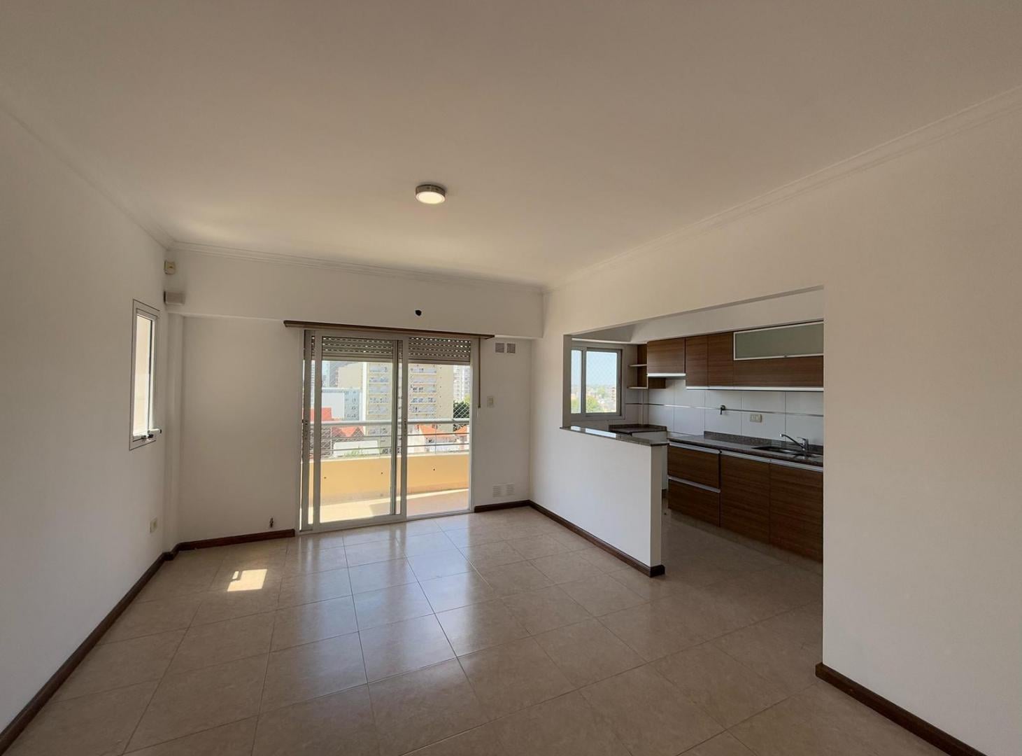 Foto de Departamento dos ambientes en alquiler en Wilde, imagen 2