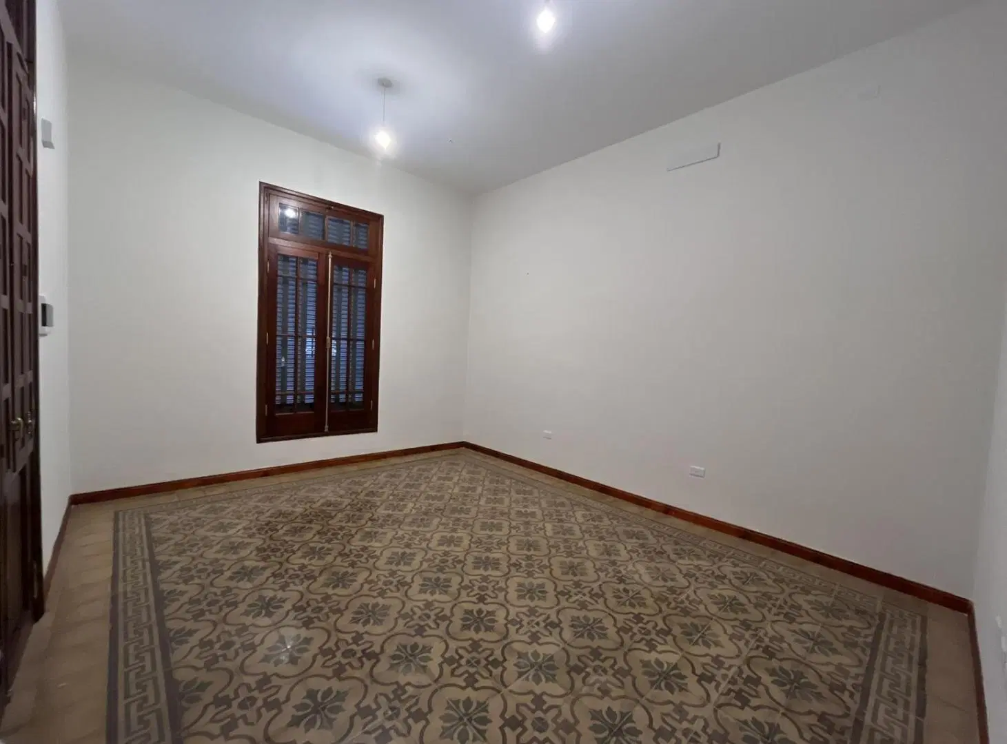 Se Vende Oficina/Local en Planta Baja a Estrenar con 2 Cocheras!!! Excelente ubicación 3