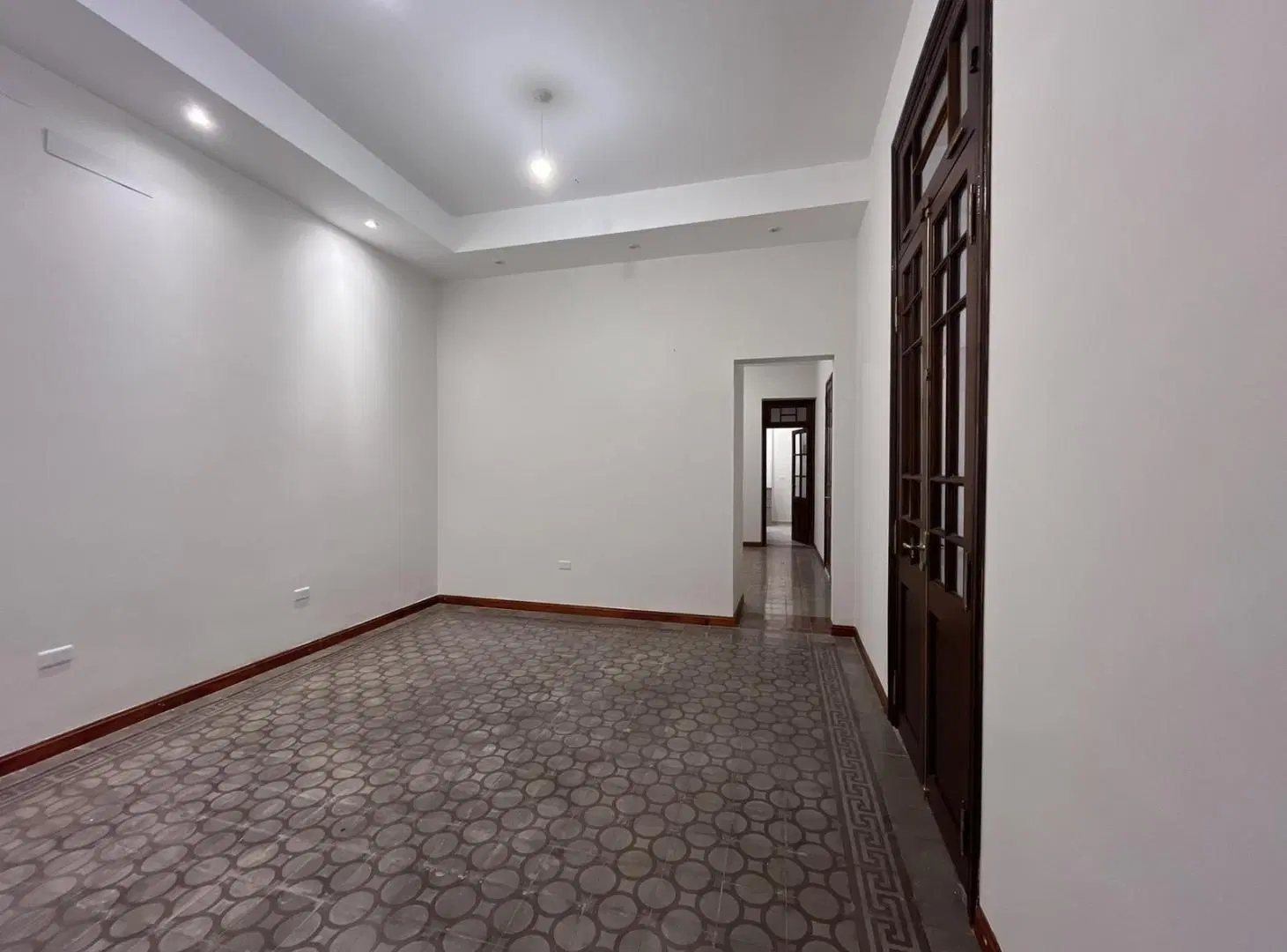 Se Vende Oficina/Local en Planta Baja a Estrenar con 2 Cocheras!!! Excelente ubicación 5
