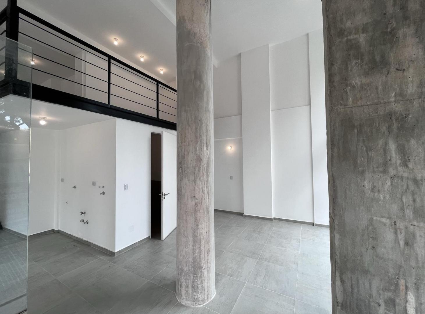 Foto de IMPORTANTE LOCAL SOBRE CAÑADA - GUEMES - 80M2 + 20M2 SUBSUELO, imagen 3