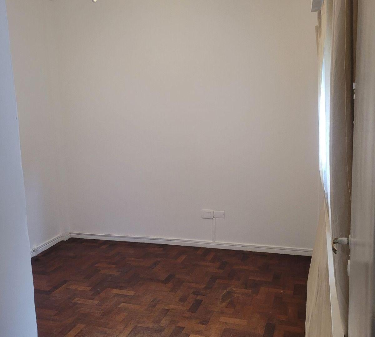 Foto de comodo departamento muy luminoso, segundo piso por escalera, sin, imagen 2