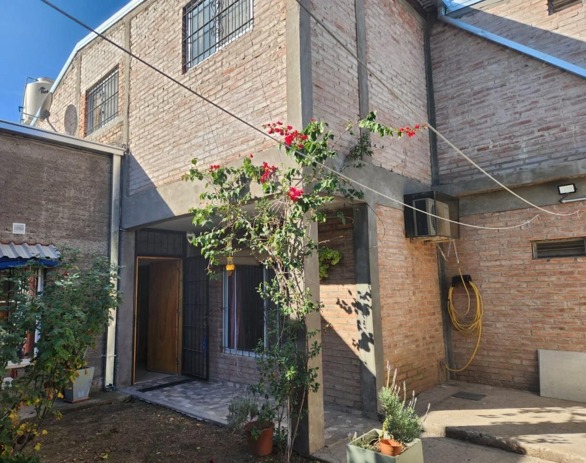 Vendo o Permuta Casa Amplia + Local. a Pocas Cuadras del Centro de San Rafael. Permuta 3