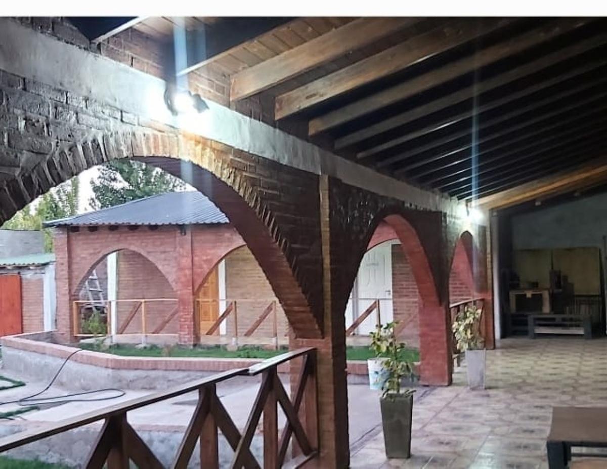 Oportunidad de Negocio Llave de Negocio Para Fiestas y Edificio. Emprendimiento en San Rafael 1