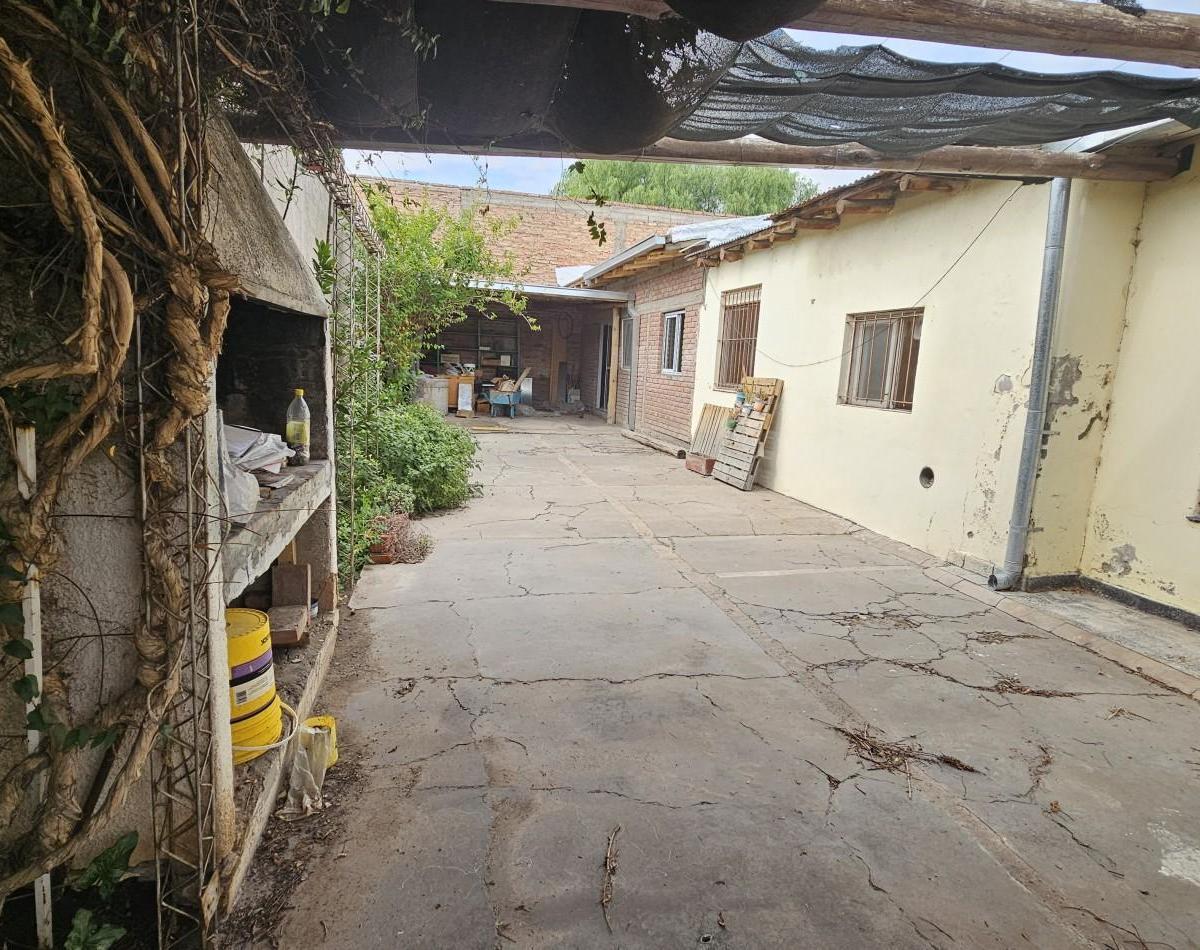 Vendo! Gran Oportunidad en San Rafael. Casa + Departamento + Salon + Tingladoubicada a Solo 10 Cuadra 3