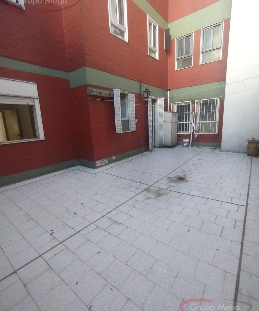 Departamento - con Cochera, Patio, Balcón y Parque