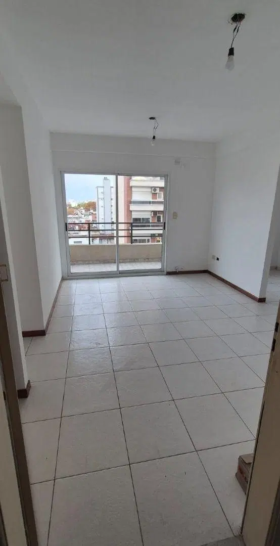 Alquiler muy buen semipiso 2 ambientes al frente con balcón 2