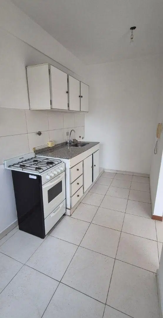 Alquiler muy buen semipiso 2 ambientes al frente con balcón 5
