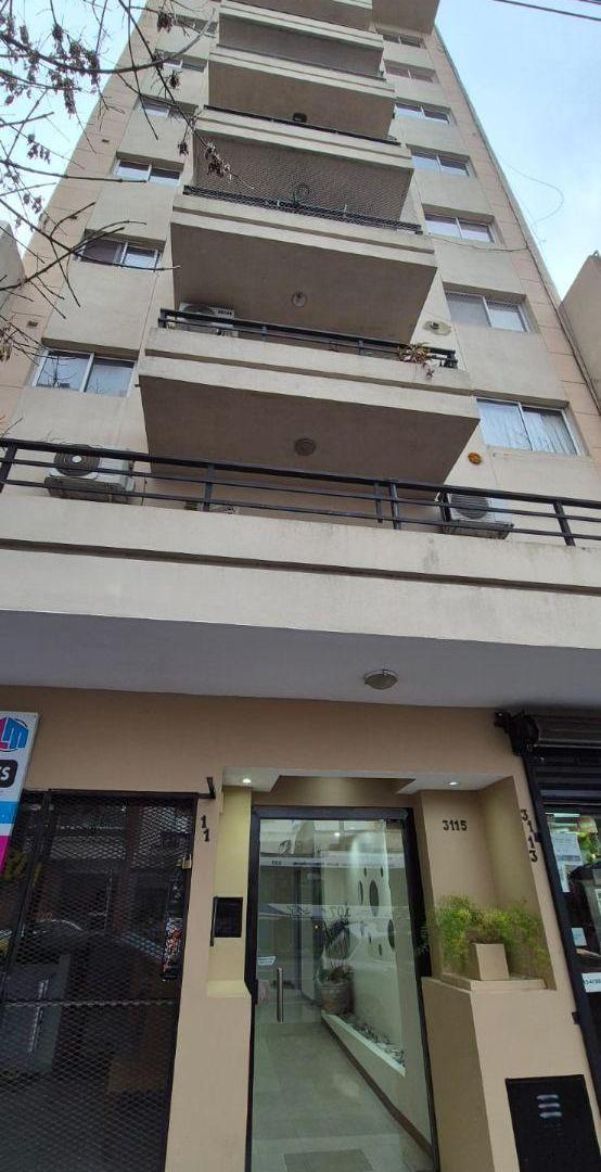 Alquiler muy buen semipiso 2 ambientes al frente con balcón