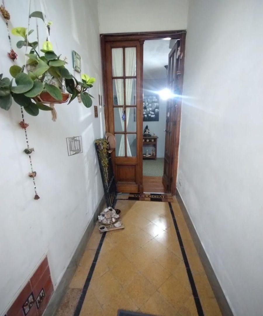 Foto de PH de 3 Ambientes frente con entrada independiente y Patio. Sin expensas, imagen 2