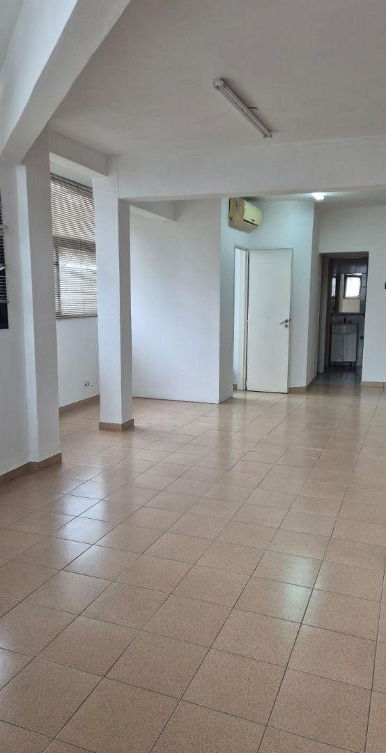 Foto de EXCELENTE LOCAL COMERCIAL EN ESQUINA PRIMER PISO POR ESCALERA APTO, imagen 4