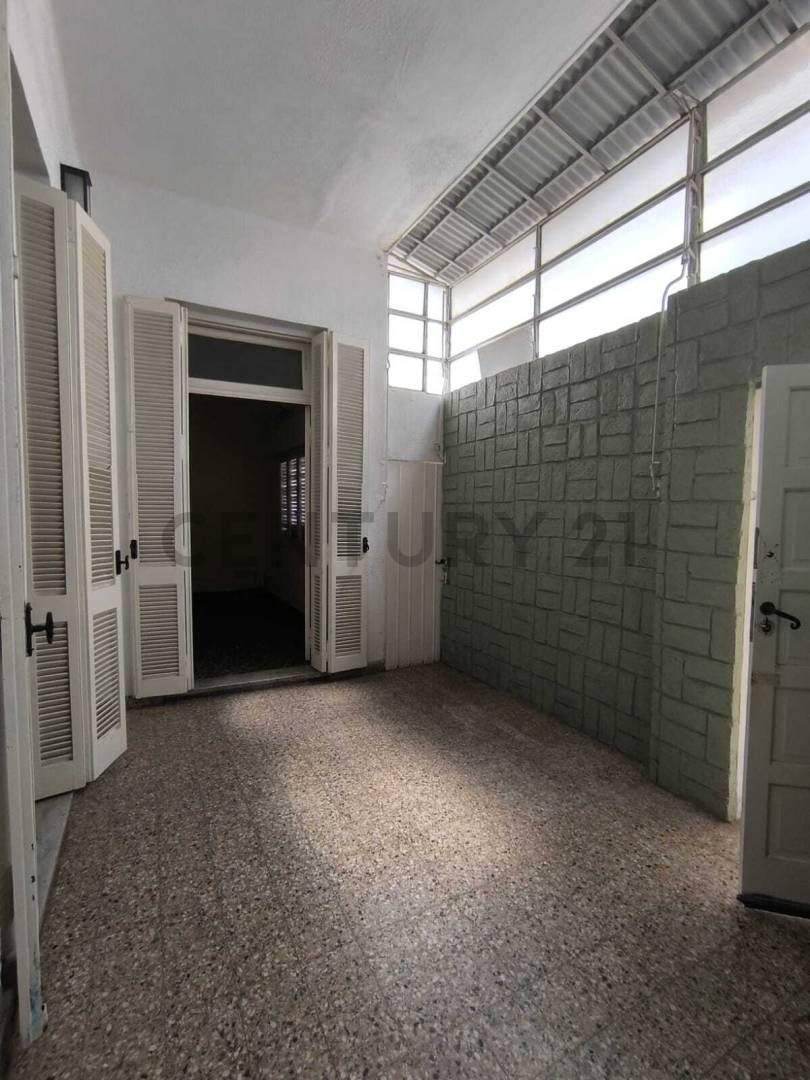 Excelente PH de 3 Ambientes con Dos Patios en Villa del Parque 3