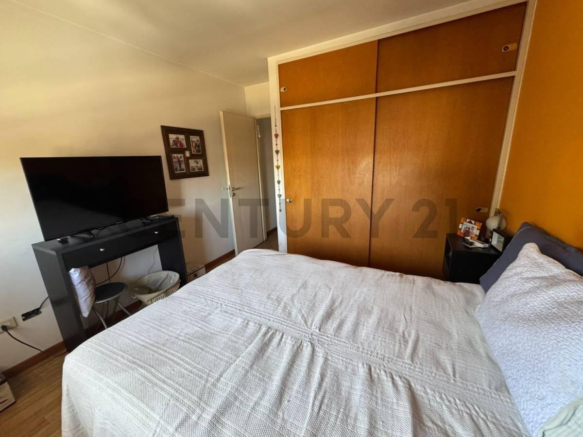 Triplex 5 Amb. C/ent Auto y Hermoso Patio 4