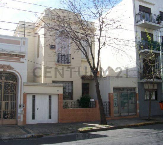 Casa de 2 Plantas en Flores, a 300 m de Plaza Irlanda 1