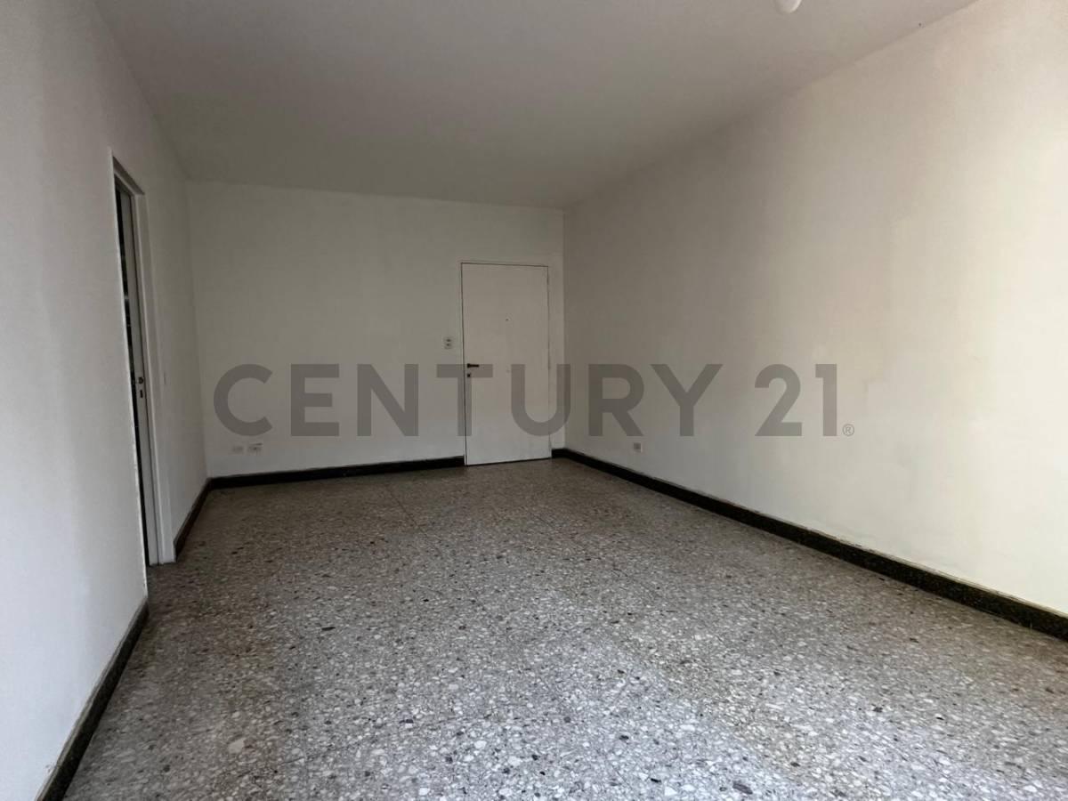 Foto de Depto 4 amb. cfte con hermoso patio, imagen 3