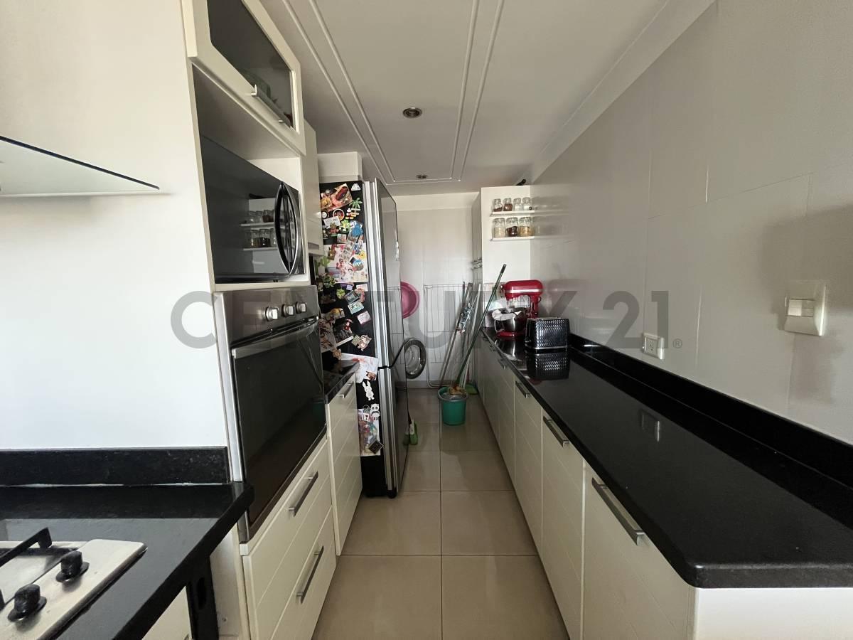 Excelente Piso de 3 Ambientes Al Frente con Cochera Doble con Entrada Individual y Baulera. 1