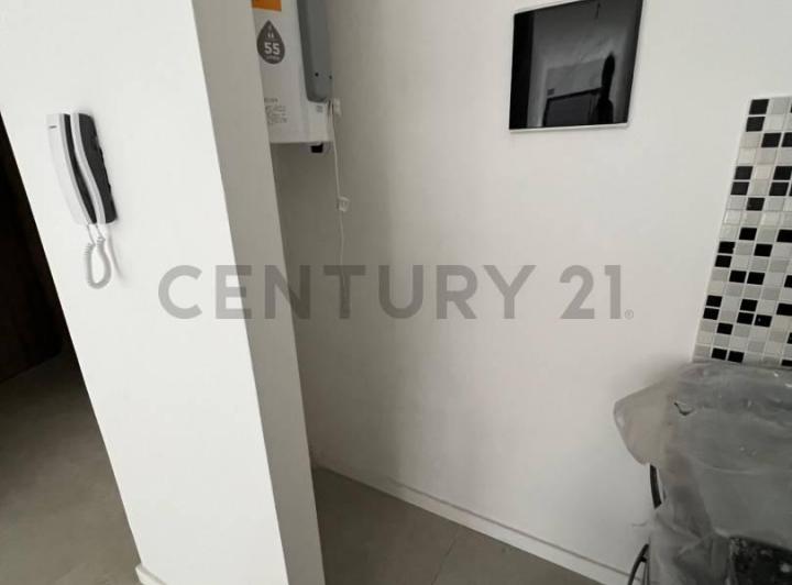 Edificio a estrenar, deptos. de 1 y 2 amb. con balcón a 100 mts. de Plaza Irlanda. Posesión inmediat 4