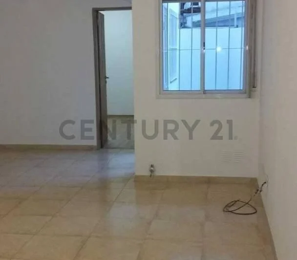 Muy buen 3 Ambientes lateral con Patio en Alquiler en barrio de Liniers 5