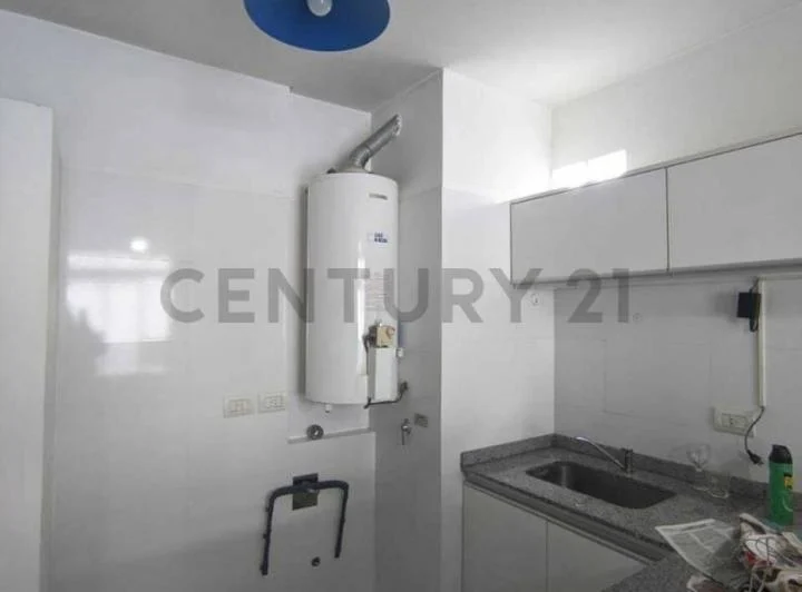 Hermoso monoambiente al frente con balcon en Alquiler en el Barrio de Villa del Parque 5