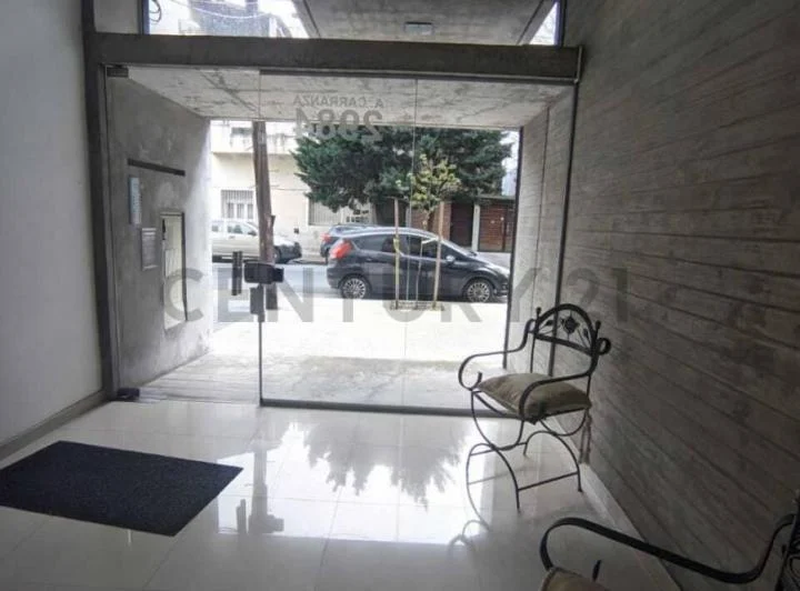 Hermoso monoambiente al frente con balcon en Alquiler en el Barrio de Villa del Parque 2