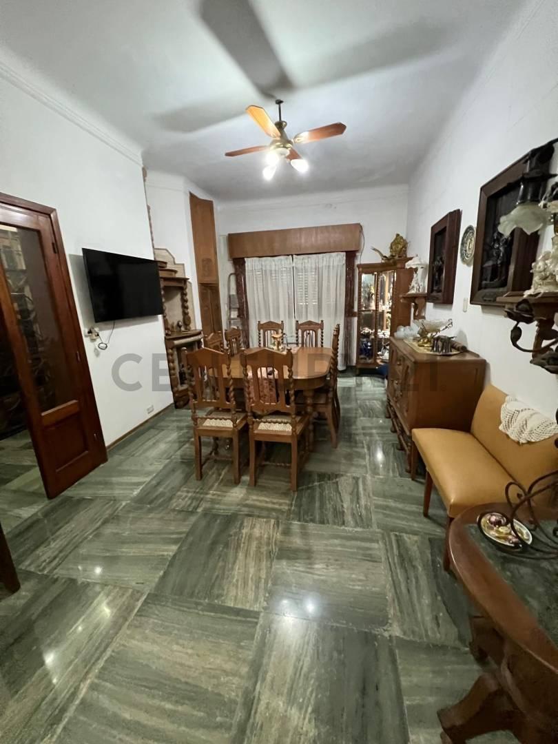 Foto de Impresionante! Casa de 5 ambientes con dependencia, fondo, pileta, imagen 2