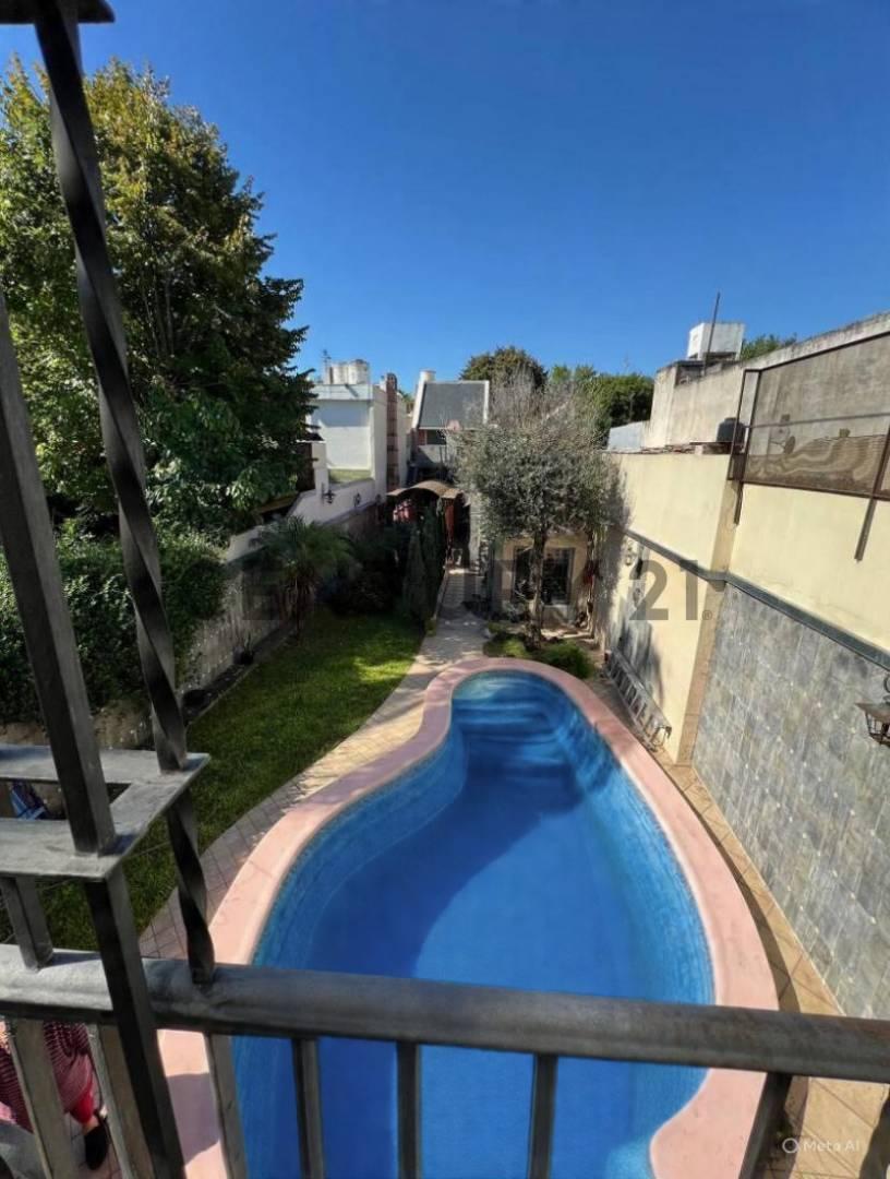 Foto de Impresionante! Casa de 5 ambientes con dependencia, fondo, pileta, imagen 4