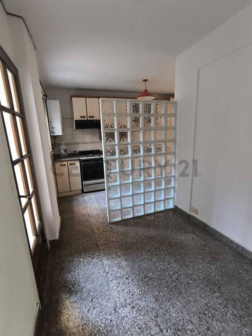 Alquiler 3 Ambientes con Cochera, Patio y Balcon en Villa del Parque.