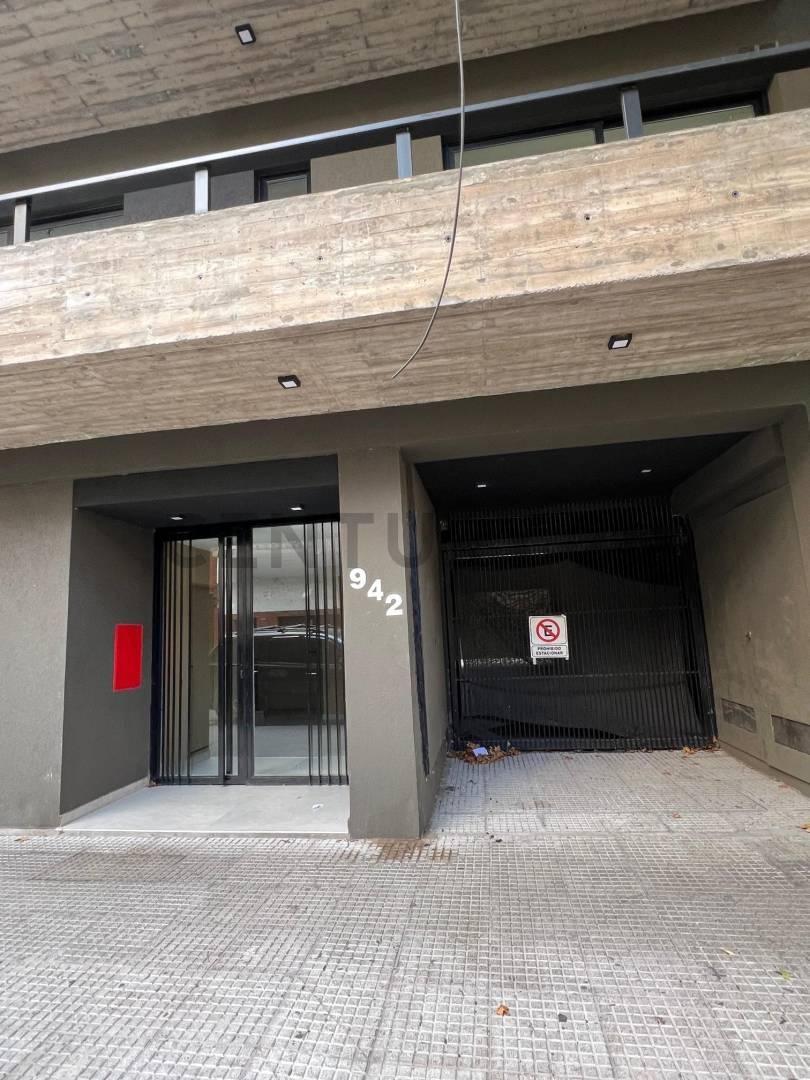 Foto de Amplia Cochera Cubierta en Edificio a Estrenar - Flores Norte, imagen 1