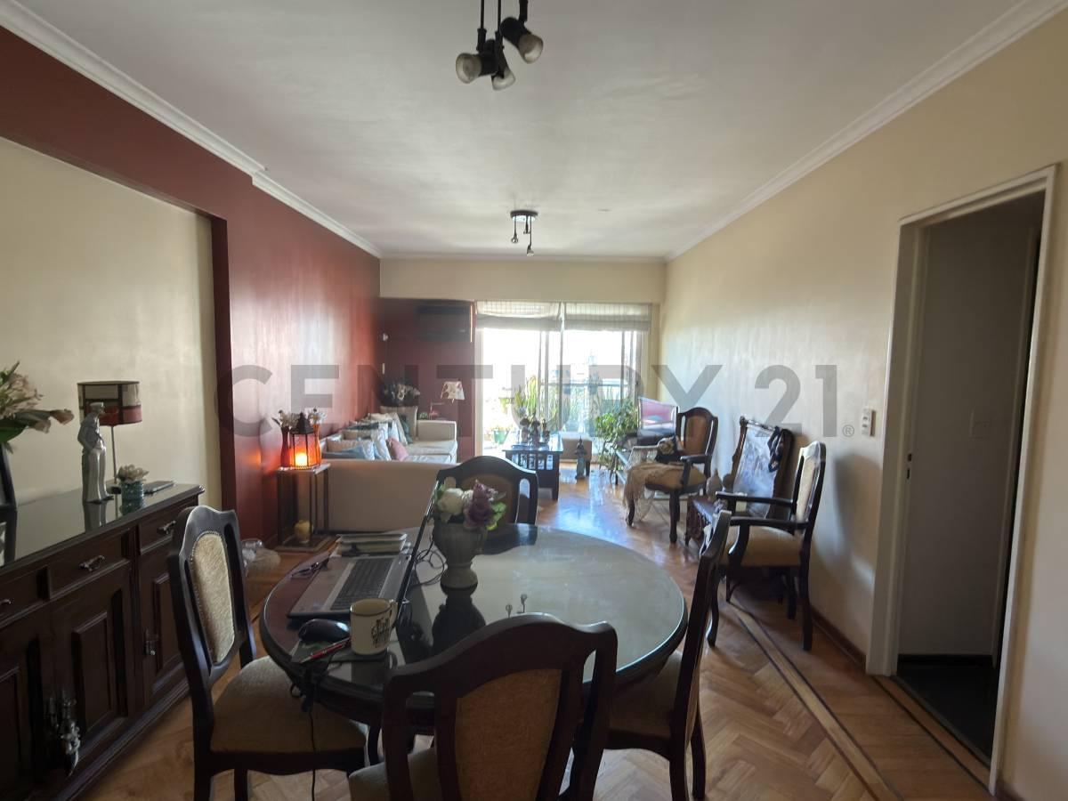 Belgrano- Depto 4 amb c/depcia, gran balcón y espacio guardacoche-