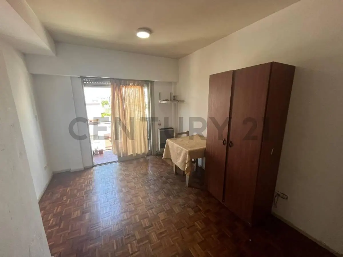 Monoambiente con balcón en Boedo 2