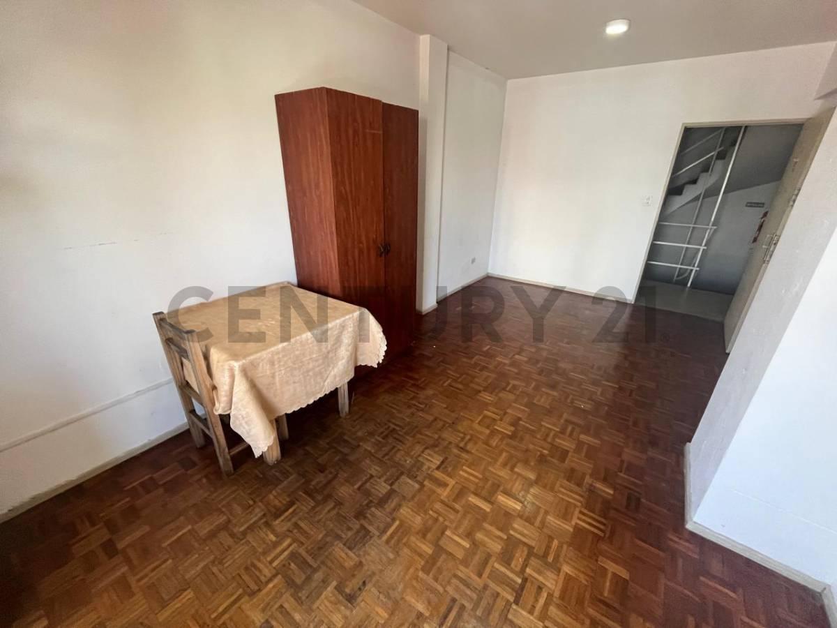 Monoambiente con balcón en Boedo
