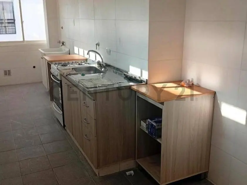 Monoambiente semipiso con balcón y parrilla Caballito 8