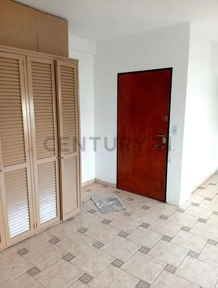 Monoambiente semipiso con balcón y parrilla Caballito 4