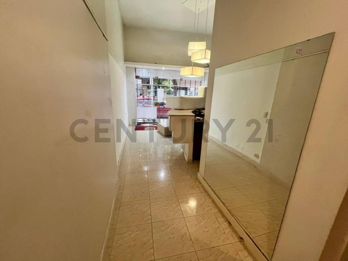Foto de Amplio local comercial en excelente estado – Ideal uso profesional o institucional Balvanera, imagen 2