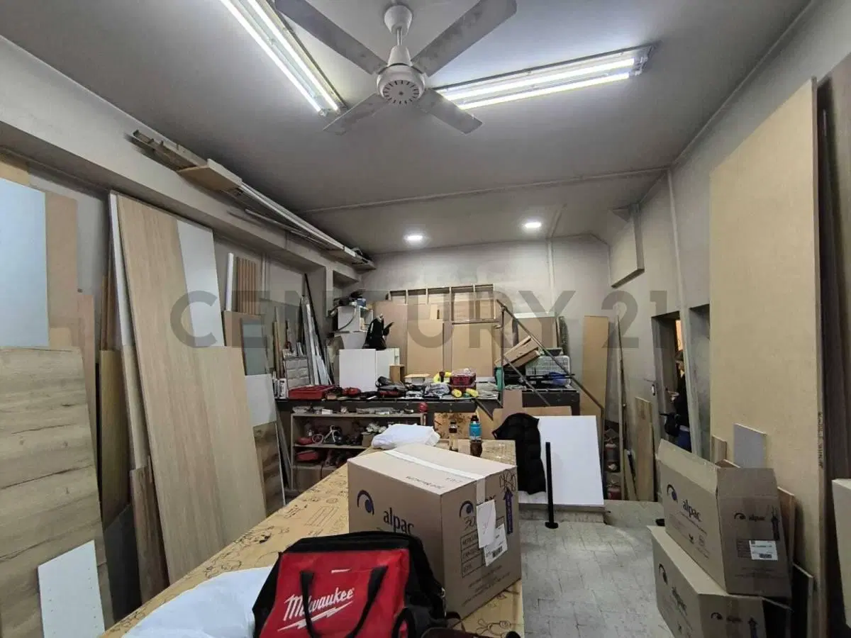 Local comercial en alquiler sobre Av. Nazca 2400 Villa del Parque 2