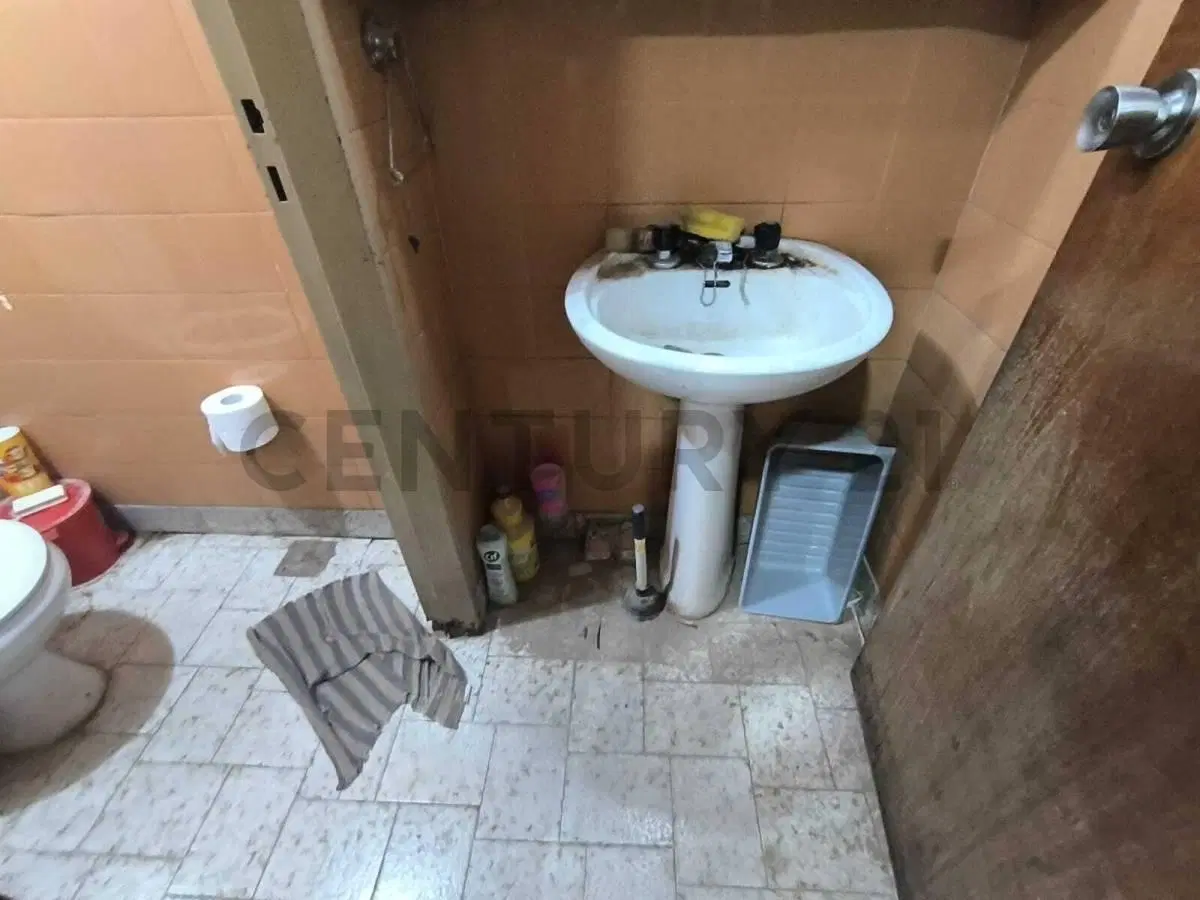 Local comercial en alquiler sobre Av. Nazca 2400 Villa del Parque 5