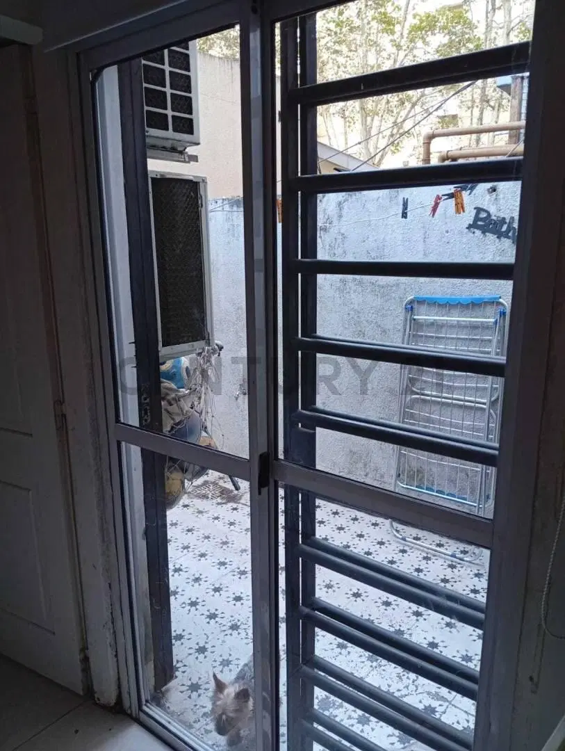 Excelente departamento en Caballito, originalmente de 2 ambientes y actualmente adaptado a 3 amb. 3